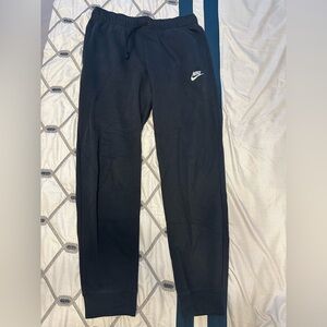 Nike Sportswear Club Fleece Women's Mid-Rise Joggers (Black) - Size M